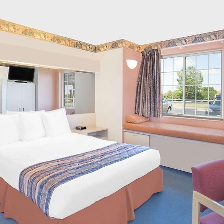 Microtel Inn & Suites By Wyndham Fond Du Lac Kültér fotó