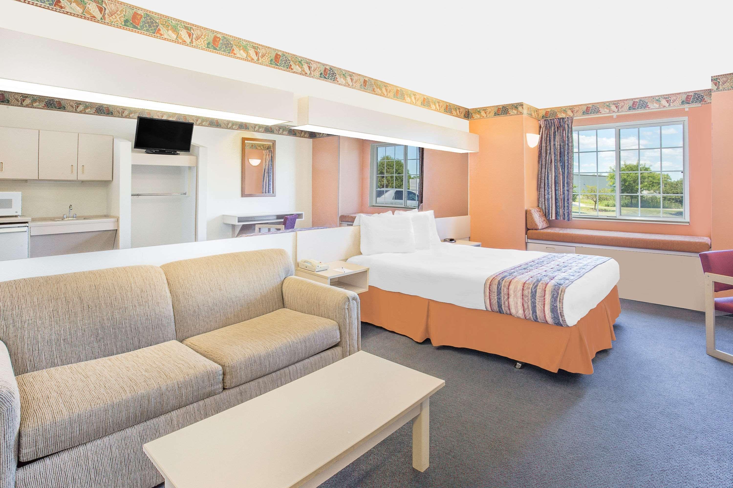 Microtel Inn & Suites By Wyndham Fond Du Lac Kültér fotó